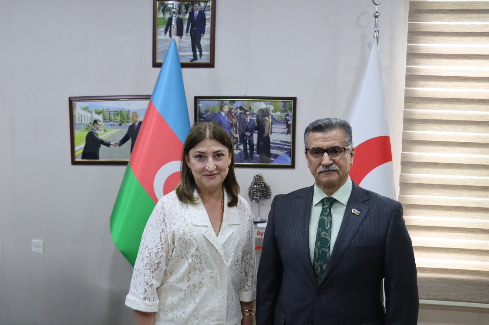  The President of Azerbaijan Red Crescent Society, Dr. Novruz Aslanov, has congratulated Rena Ibrahimova, Chairwoman of the Baku Regional Center, on her 60th anniversary.